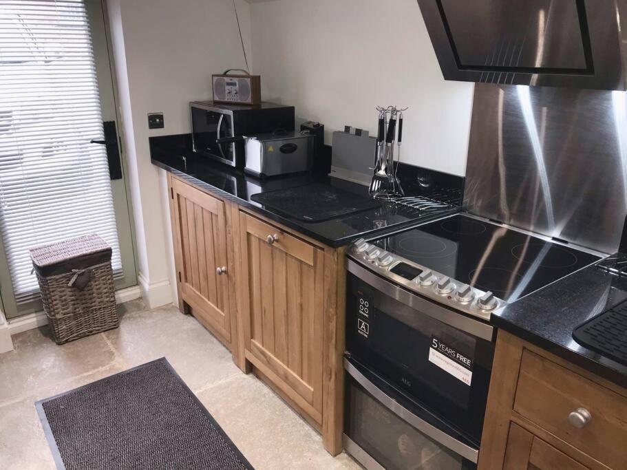 Chic 2 Bed Peak District Cottage Barn Near Alton Towers, Polar Bears, Chatsworth House Лийк Екстериор снимка
